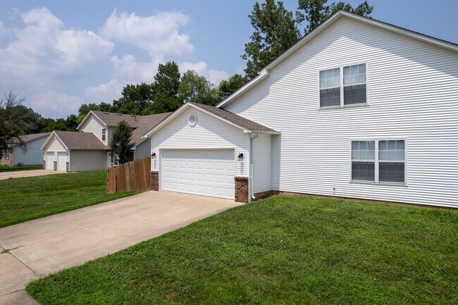 Foto del edificio - 5013-5015 Carrie Ridge Dr.