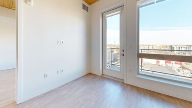 Interior Photo - Cirrus
