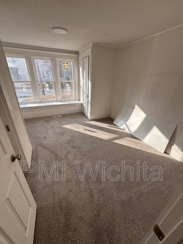 Building Photo - 258 S Poplar St