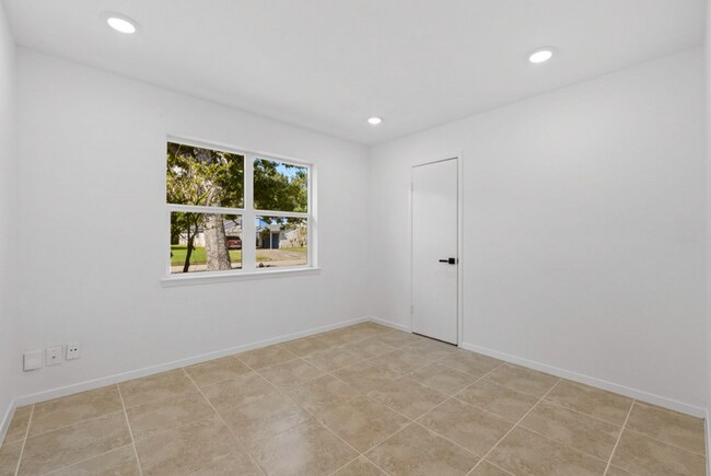 Foto del edificio - BEAUTIFUL HOME IN HOUSTON. MOVE IN READY!.