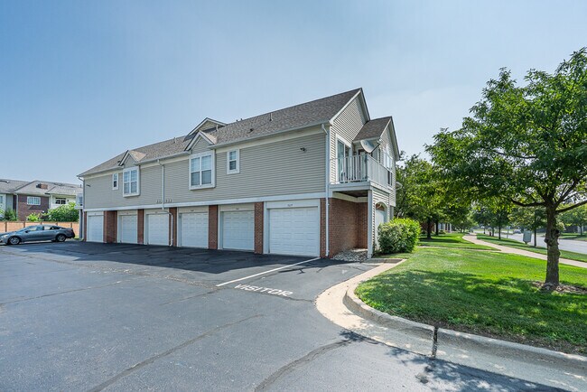 Foto del edificio - 5681 Pine Aires Dr