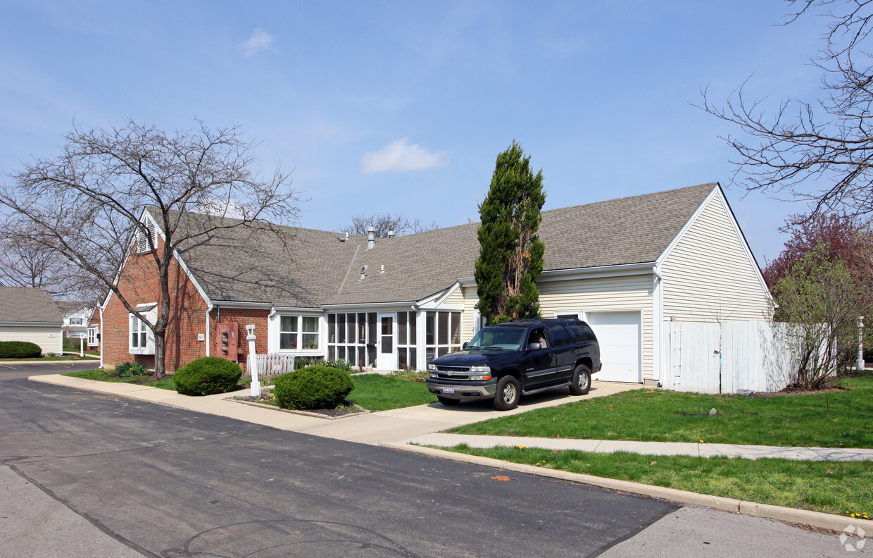 Primary Photo - Horizons Apartments