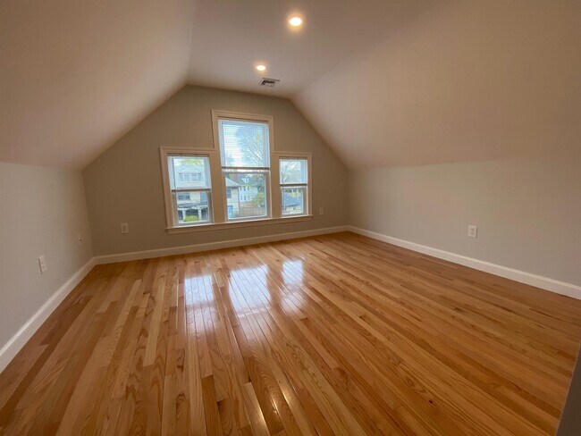 Building Photo - 10 Trapelo Rd