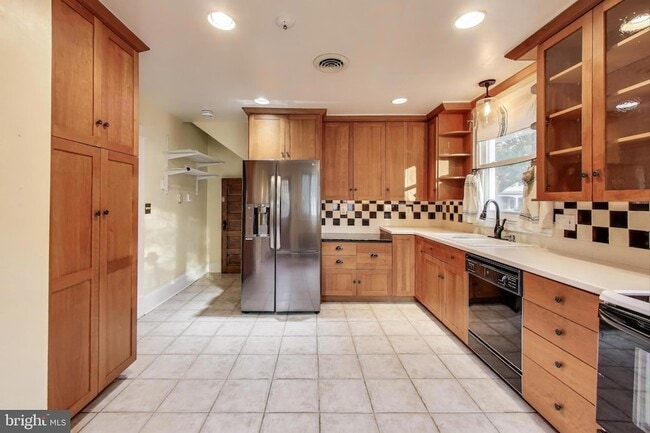 Photo - 19 Maryland Ave House