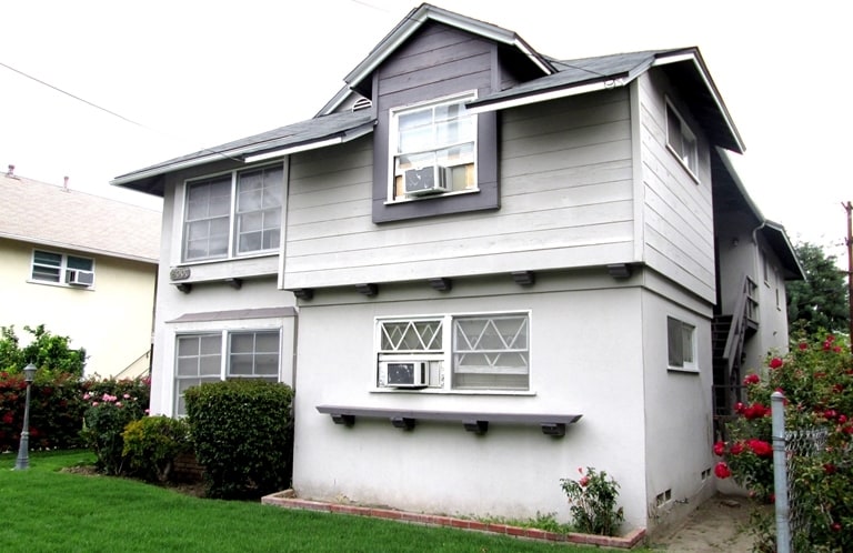 Building Photo - 16007 Victory Blvd