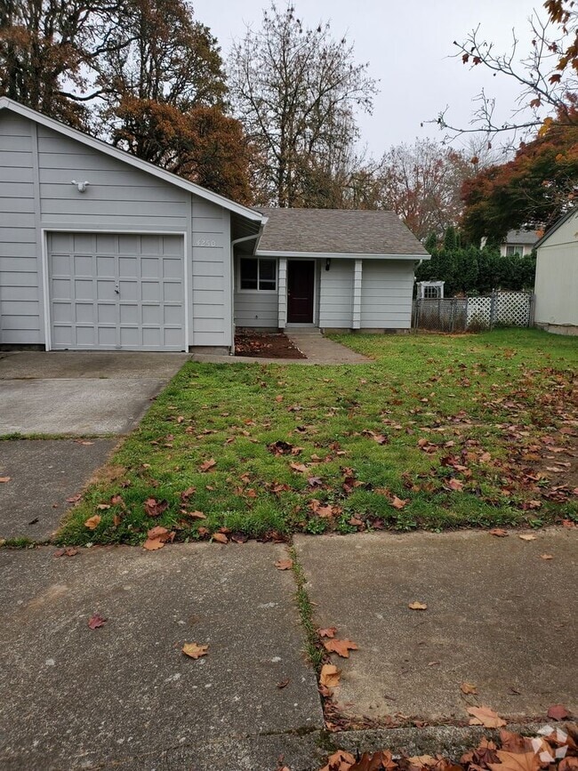 Building Photo - 4250 NE Beaumead St