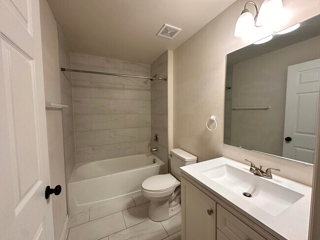 Foto del edificio - 2212 SW Santa Barbara Pl