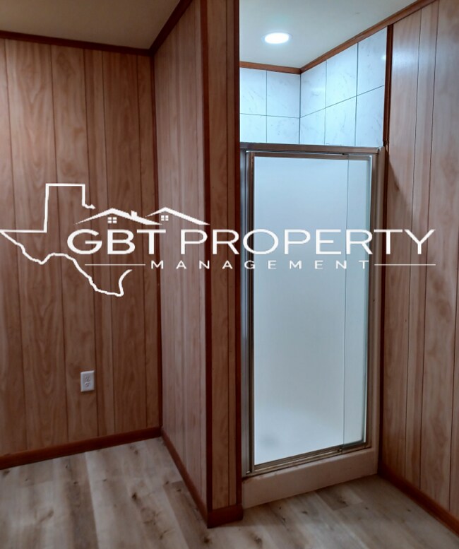 Building Photo - 3 bed 2 bath Single family Home