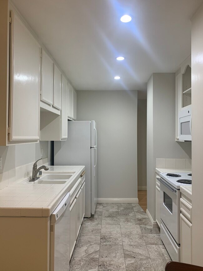 Cocina - 1750 S El Camino Real