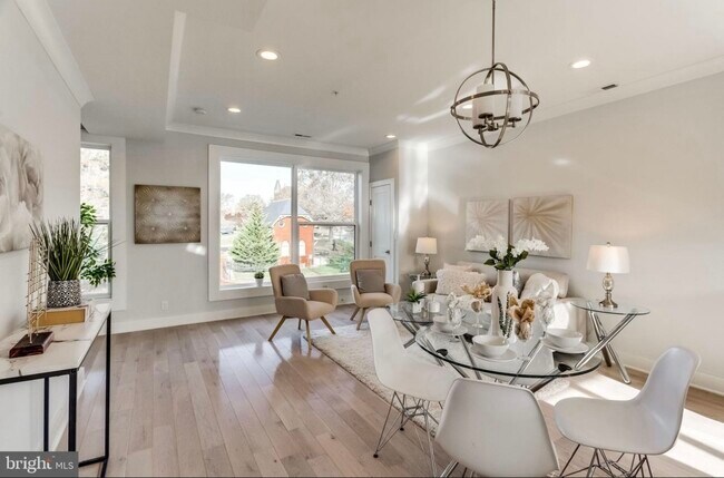 Sala de estar - 631 Florida Ave NE