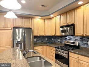 Building Photo - 9526 Hyde Pl