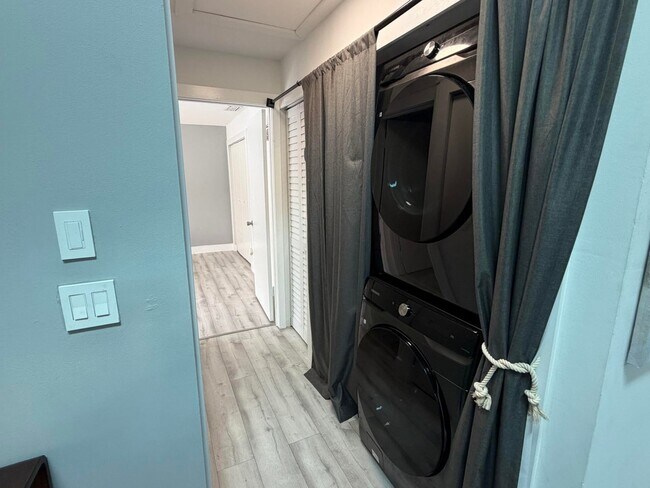 Foto del edificio - 8847 Thumbwood Cir