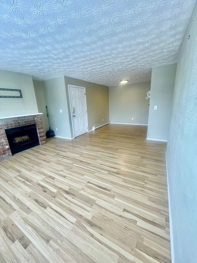 Building Photo - 329 E 14th Ave