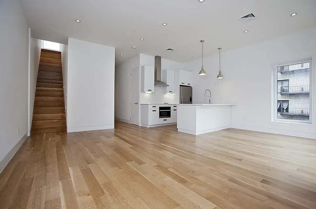 Primary Photo - 1209 Lexington Avenue