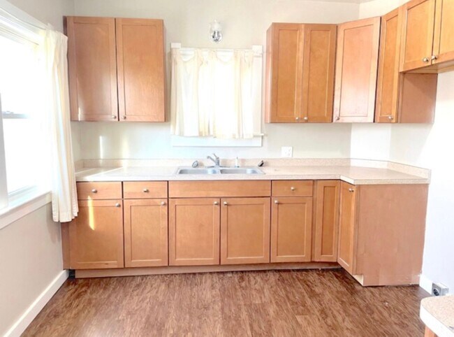 Foto del edificio - 3 bed 1 bath