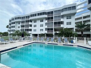 Building Photo - 12945 Vanderbilt Dr