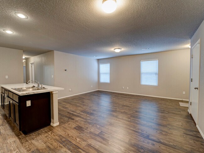 Foto del edificio - 231 N Broadway Dr