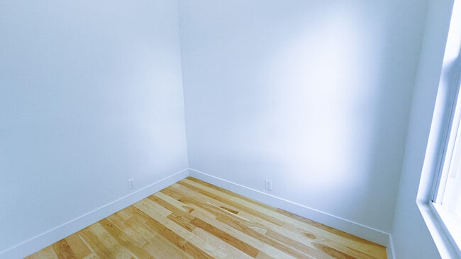 Building Photo - 182 Schaefer St