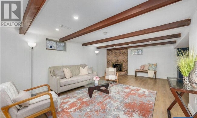Building Photo - 12 Wardencourt Dr