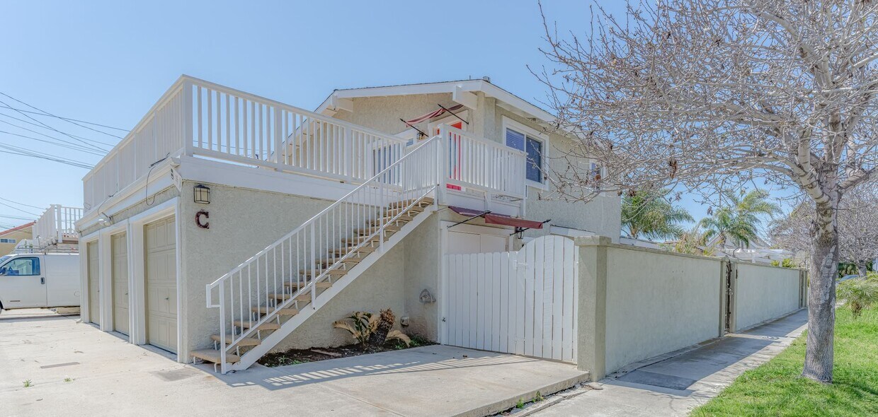 526 17th St Unit C, Huntington Beach, CA 92648 Room for Rent in