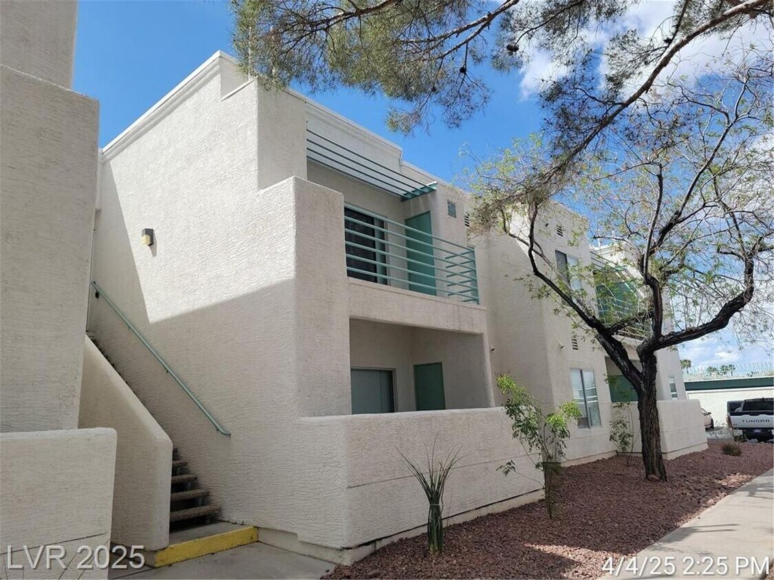 Primary Photo - GORGEOUS 2ND FLOOR UNIT LOCATED IN GATED C...