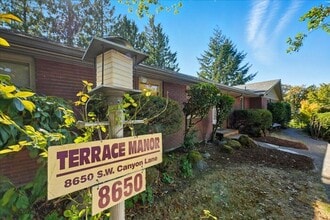 Building Photo - 8650 SW Canyon Ln