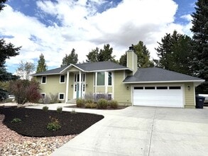 Building Photo - 2804 Holiday Ranch Loop Rd