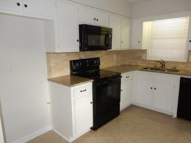 Building Photo - Twin Chapel Subdivision