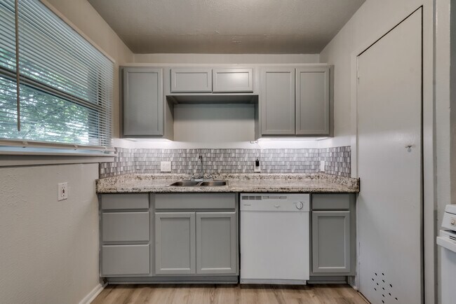 Foto del edificio - 307 W 4th St