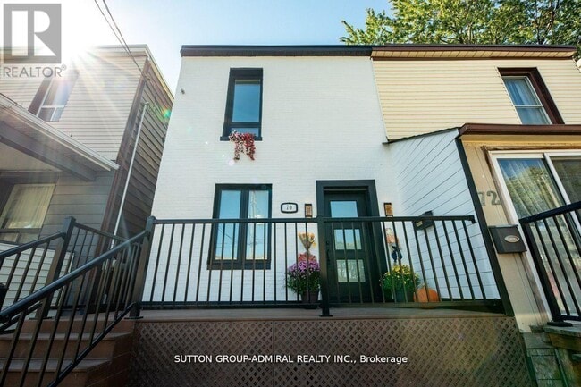 Building Photo - 70 Carlaw Ave