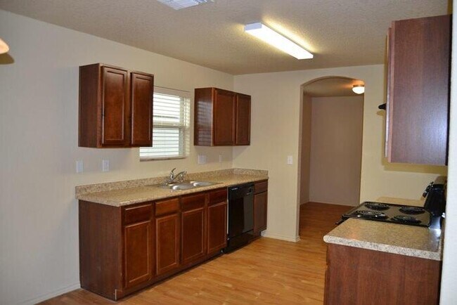 Building Photo - Hunters Pond - 2210 Fishing Stone, San Ant...