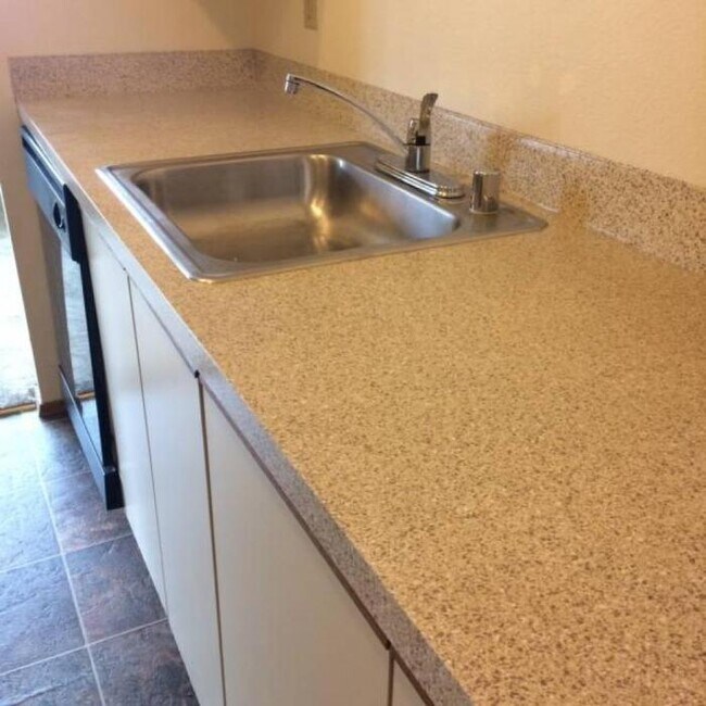 Building Photo - 2 bedroom in Seattle WA 98103