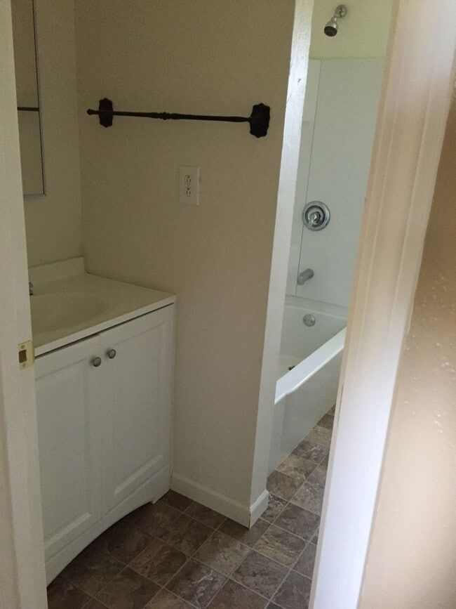 Building Photo - 66c