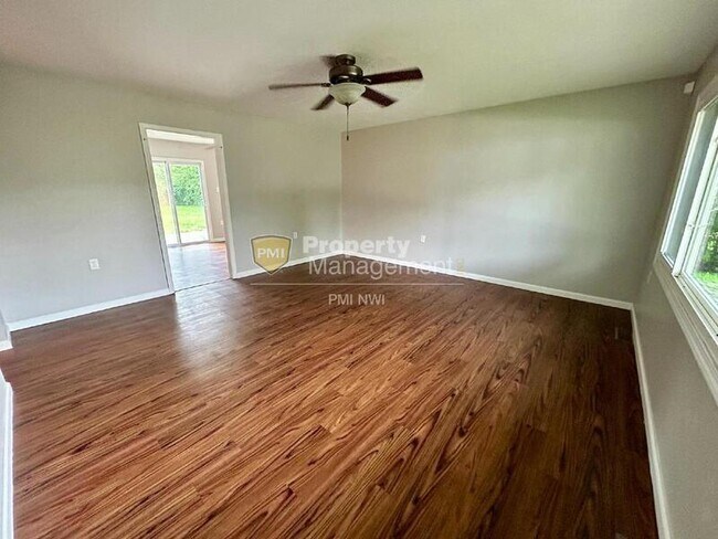 Foto del edificio - 757 Fox River Rd