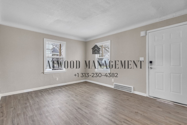 Building Photo - This beautifully updated 3-bedroom, 1-bath single-family home is ready for move-in!