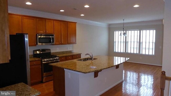 Building Photo - 44016 Etna Terrace