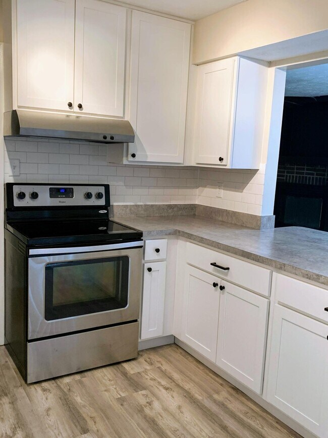 Foto del edificio - 5877 Forest Hills Blvd