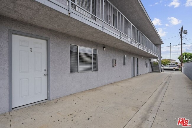 Building Photo - 1556 W 227th St