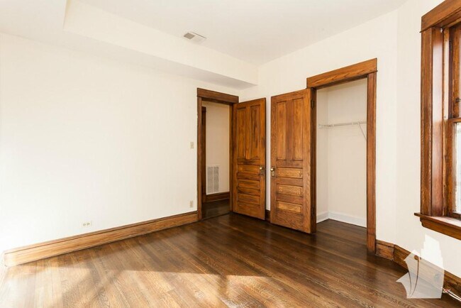 Foto del edificio - 3047 W Logan Blvd
