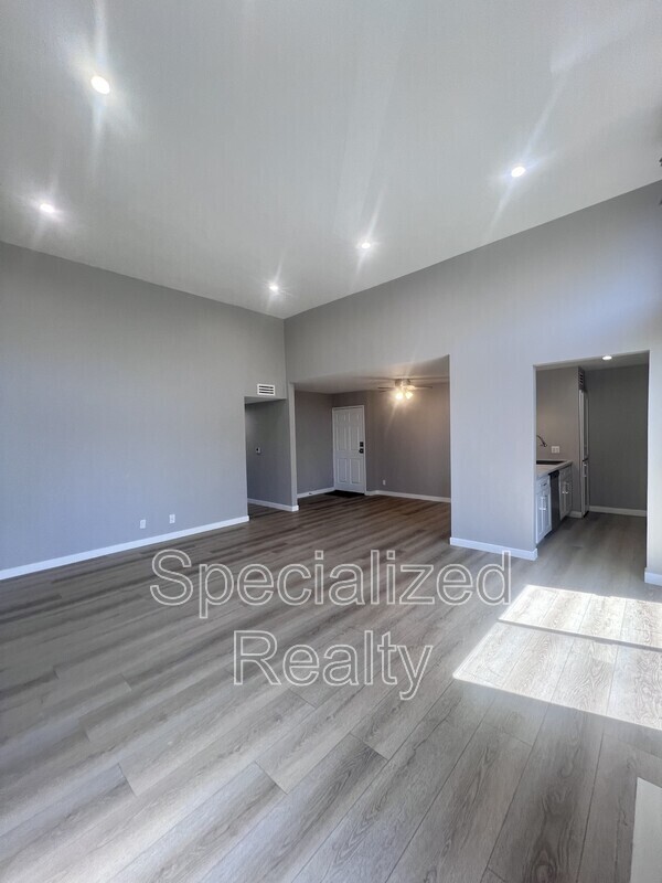 Foto del edificio - 7038 Vesper Ave