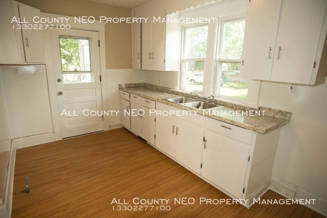 Building Photo - 555 Elma 3 Bed, 1 bath