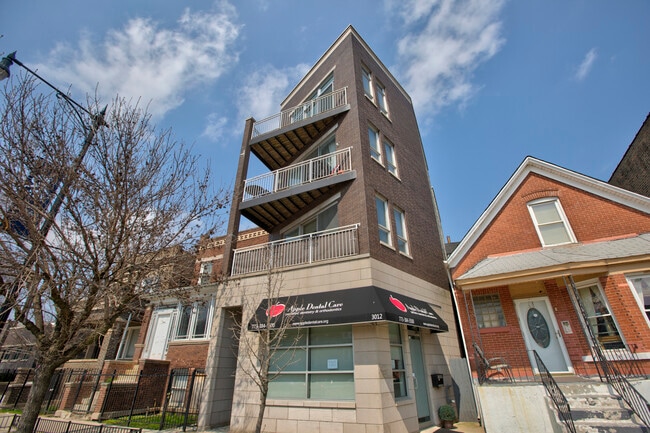 Foto del edificio - 3012 W Fullerton Ave