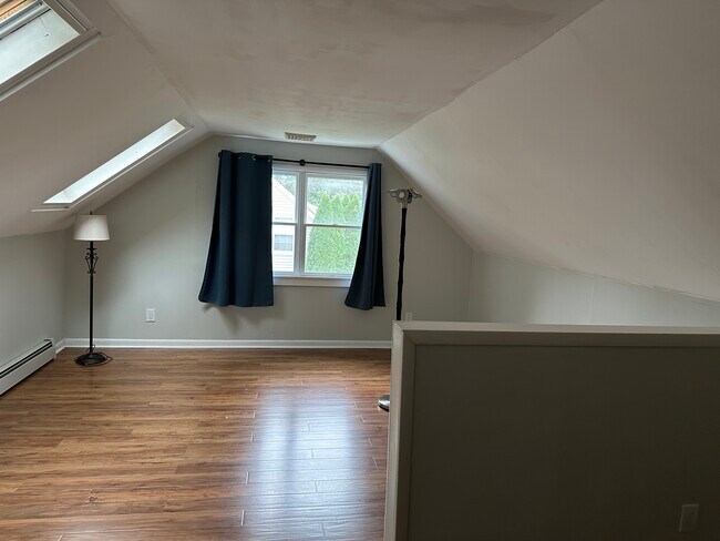 Foto del edificio - 1320 Green Tree Ln