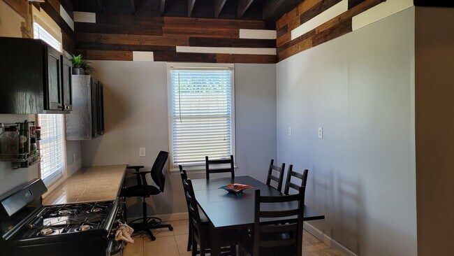 dinning room - 130 SE 1st Ave