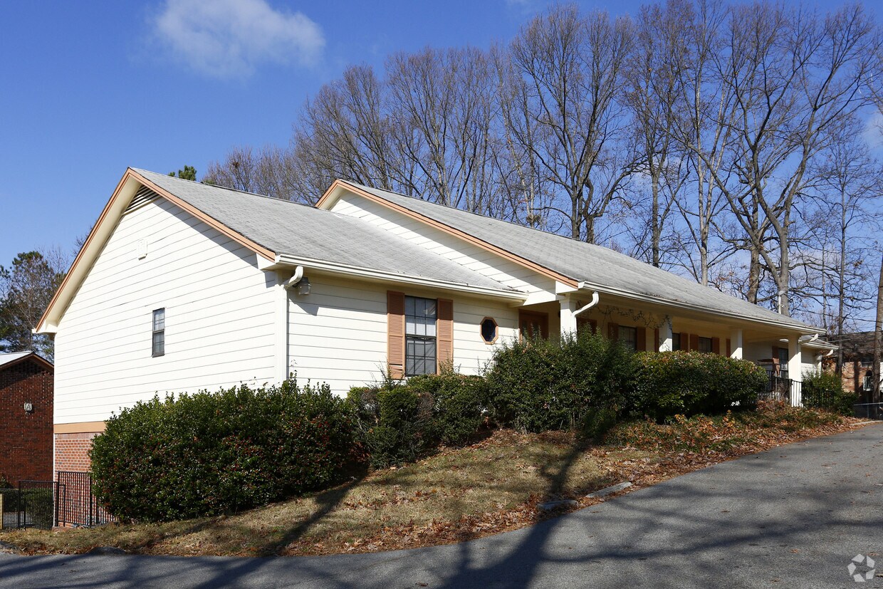 Shallowford Arms Apartments Apartments in Atlanta, GA