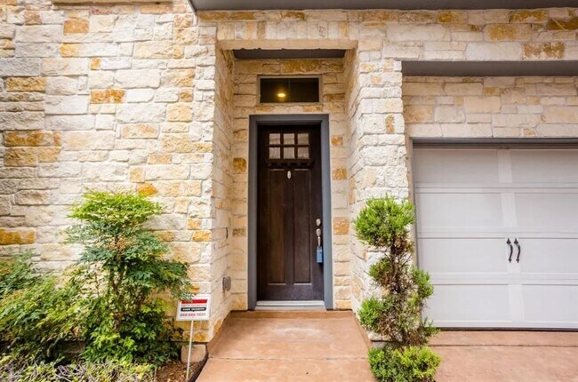 Foto del edificio - Stunning 3BR/3.5BA David Weekley Former Mo...