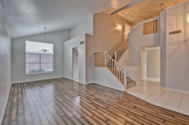 Building Photo - 10220 E Meadow Hill Dr