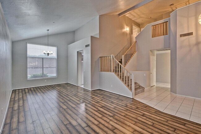 Foto del edificio - 10220 E Meadow Hill Dr