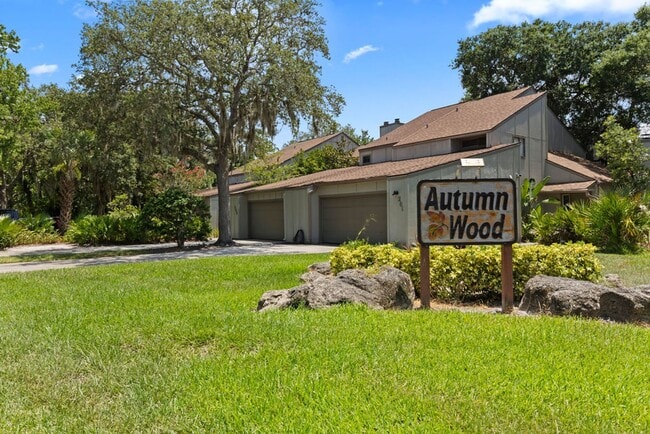 Building Photo - MOVE IN SPECIAL!!!  3/2.5 Townhome in The ...