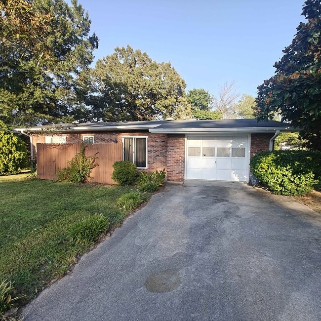 Building Photo - 4001 Lara Ln